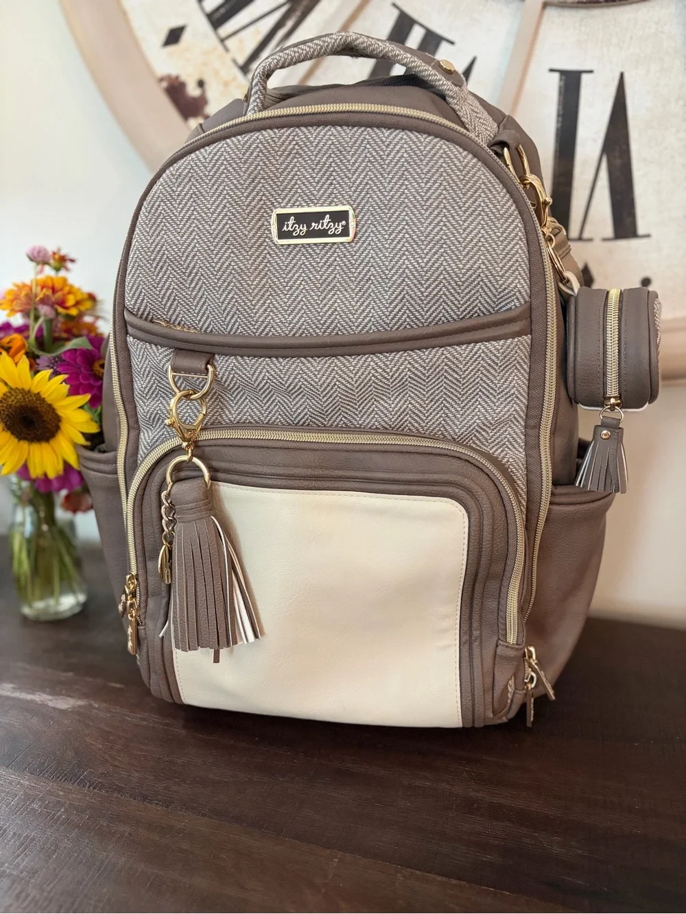 Itzy Ritzy Boss Plus Diaper Bag Backpack with 19 Pockets (Vanilla Latte)